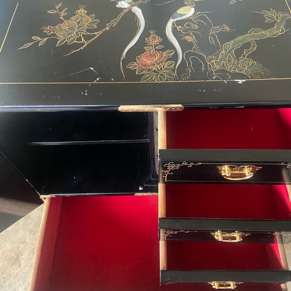 Pair of Midcentury Chinese Chinoiserie Black Lacquer Nightstands - Picture 4 of 7